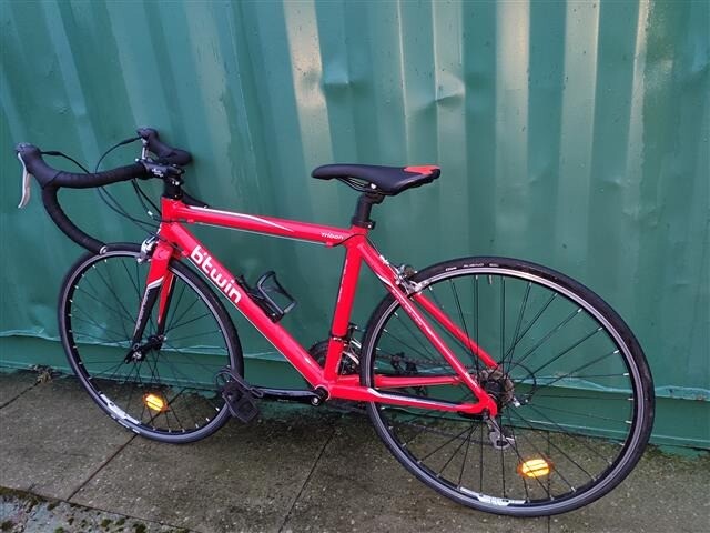 gents roadbike with carbon fork triban 